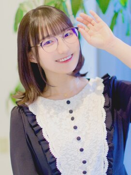 シキ(shiqui) 20代/30代/顔周りレイヤー/外ハネミディアム