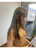オリーブベージュ