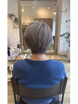 ソッリーソ ヘア(sorriso hair) 白髪を生かしたグレージュショート