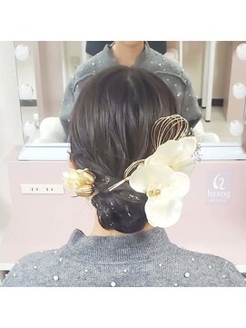 ヒャン(hyang) ゆるふわシニヨン