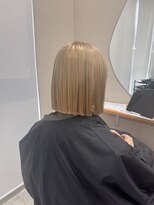 シカ 神戸三宮元町店(Cica)&nbsp;ブリーチ ハイトーン ボブ ミルクティー 切りっぱなし 三宮