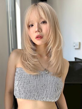 ユーフォリア 渋谷グランデ(Euphoria SHIBUYA GRANDE) レイヤーカット ハイトーンベージュ ブリーチカラー 20代 艶髪