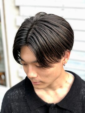 ナンバーワンクラブ 高座渋谷駅前店 自然な毛流れで魅せる爽やかセンターパート