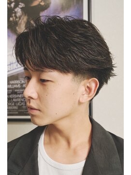 カウンター(COUNTER) メンズセンターパート/フェザーパーマ 【初回 ¥11500】