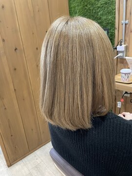 ハイトーンベージュ