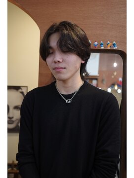 エディ(Edy) メンズセンターパートマッシュウルフカルマヘアニュアンスパーマ