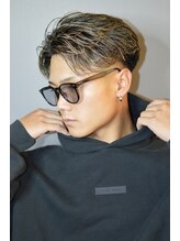 ベガス 大宮(Vegas)&nbsp;フェザーショート×金メッシュ