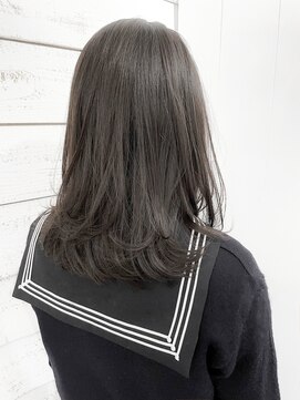 ヴィッカエコル (vicca 'ekolu) 《'ekolu 横山》ナチュラルストレート濡れ髪束間スタイリング