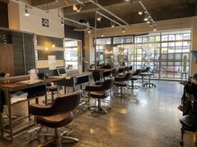 サロンズヘアー 東原店(SALONS HAIR)の雰囲気（アンティークな雰囲気の落ち着く空間になってます♪）