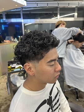 アンサー 千葉中央(UNSER prod by THE DAY) スパイラルオールバックテーパーフェードパーマ