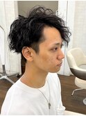 波巻きスパイラルパーマツイストパーマメンズセンターパート緩め