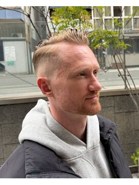 ルドローブラントオオサカ(LUDLOW BLUNT Osaka) 【LUDLOW　BLUNT】フェードカット　バーバーヘア サイドパート