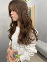 アトレ アネックス(attrait ANNEX)&nbsp;ツヤ感を引き出すブラウンロング × 上質な質感