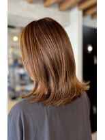 アメイズトーキョー 札幌大通(Amaz! tokyo)&nbsp;くびれレイヤーエモージュ薄めバングアッシュベージュ  縮毛矯正