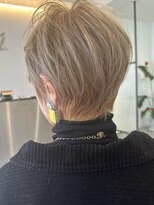 ビューエヒメ(VIEW EHIME)&nbsp;小顔カットショートボブ大人可愛いアッシュオリーブ