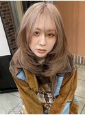 ハイライトカラーミルクティーベージュレイヤーカット