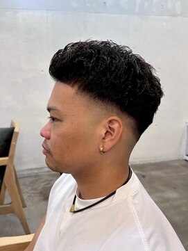 ファルベ(Farbe) ・スパイキーショートブルーブラックフェザーパーマサーフカール