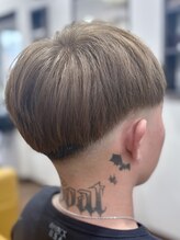 シザーズ(SCISSORS) スキンフェード/ベージュカラー/ブリーチ/オリーブベージュ