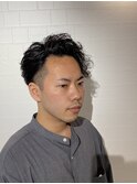 おすすめメンズヘア!強ウェーブのツーブロアシンメトリーヘア