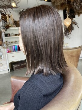 シェリ ヘアーアンドメイク(Cherie hair＆make) 外ハネのツヤボブスタイル