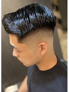 フランクスバーバーザスタンド(Frank’s barber the stand) ビジネススキンフェードサイドパート　バーバースタイル