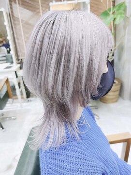 デイズ(days) ホワイトカラーダブルカラー　　ウルフカット　DAYS 原宿