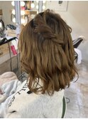 ミディアムヘア　捻りアレンジ　ウェーブ巻き