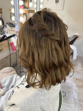 ヘアメイク エンカレッジ(HAIR MAKE encourage) ミディアムヘア　捻りアレンジ　ウェーブ巻き