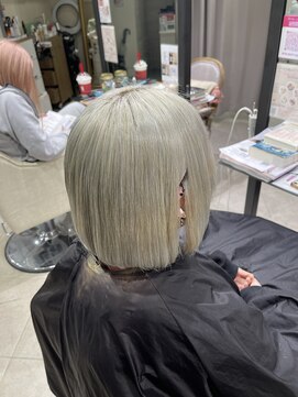 アミル(amiLe) ホワイト/シルバー/バブ/ハイトーン/D