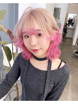 ジーナ オモテサンドウ(XENA) デザインカラー×ホワイトベージュ×ピンクカラー×ウェーブヘア