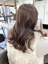 ベルム(Belme)&nbsp;ミルクティーショコラウェーブヘア[艶髪スタイル/用賀]