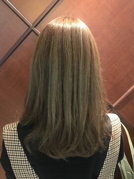 ブランコトレス 祖師谷店(BLANCO tres) 3Dハイライト×イルミナカラー ミディアムボブ