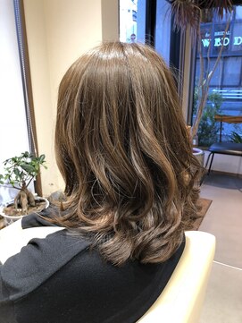 ヘアーウニール(Hair Unir) ハイトーンのミントカラーミディアムスタイル
