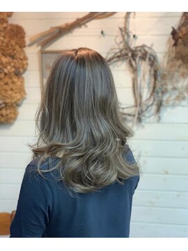 ヘアアトリエ チトニワ(hair atelier titoniwa) ミディアム