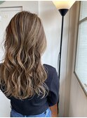 ハイライトバレイヤージュアッシュベージュコンマヘアミディ