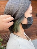 グレーアッシュ×グリーンのインナーカラー