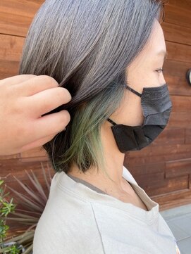 ヘアーブランドジン パルト(HAIR BRAND Jin Palt) グレーアッシュ×グリーンのインナーカラー