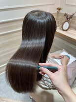 アンド ラ ブランシュ(&.La Blanche)&nbsp;アッシュグレー/カーキグレージュ/フェザーバング/髪質改善大宮