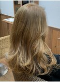 クセ毛風パーマナチュラルくびれヘアハイトーンホワイトブロンド