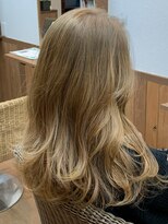 ヘアーサロン プアメリア(Puamelia)&nbsp;クセ毛風パーマナチュラルくびれヘアハイトーンホワイトブロンド