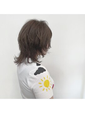 ラグ(rug) 小顔レイヤー中性ミディアムウルフカット