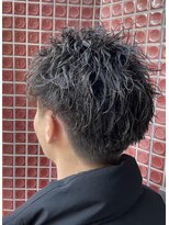 クオンヒール(QUON HEAL)&nbsp;ソフトツイスト七三アップバング刈り上げかき上げショート