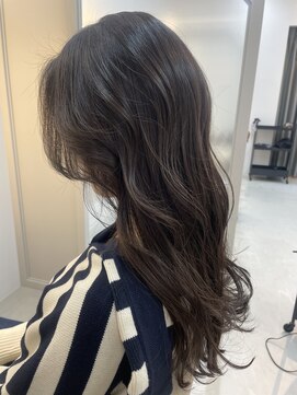 シダ(sida SAIIN) 20代　韓国風レイヤーロングスタイル