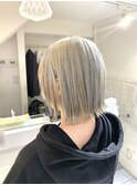 ホワイトベージュ ダブルカラー ケアブリーチ ボブ