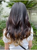 グラデーションカラー　裾カラー　巻き髪ロングヘア