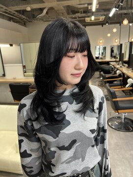 ジーニー 横浜(giinii) レイヤーカット/ブルーブラック