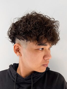 ルーシー 渋谷(LUCEY) スペインカールスパイラルパーマ外国人風パーマフェードカット