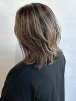 ノッポサン(Noppo3) シルバーアッシュ 白髪ぼかしハイライト ブリーチ ミディアム