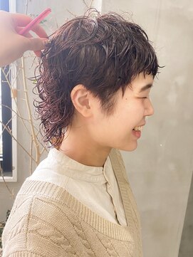 テトヘアー(teto hair) パーマくるくるパーマウルフオン眉ピンクカラー レッドカラー 赤
