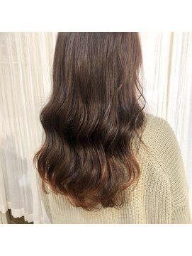 ヨナサン(Yona Saint) オレンジポイントカラー。